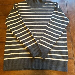 Gorgeous Women’s Banana Republic Charcoal and Cream Turtleneck Sweater